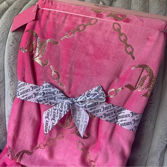 Juicy Couture Blanket - Pink and Gold Chain Link Design - Plush Throw Blanket